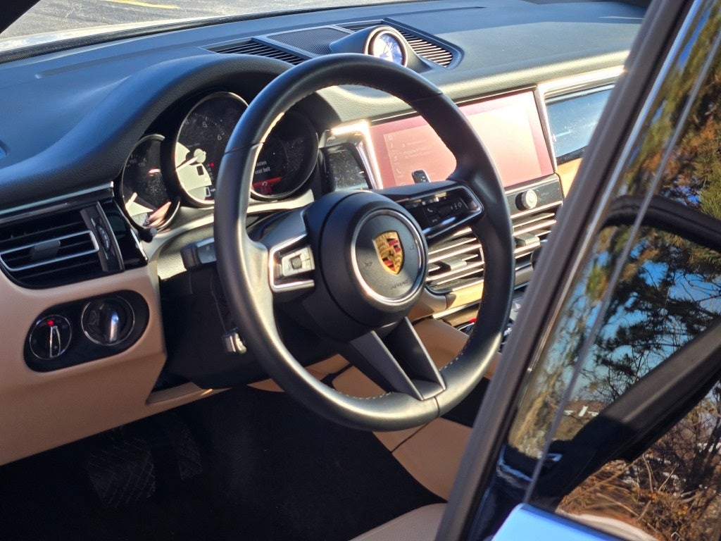 2025 Porsche Macan Base