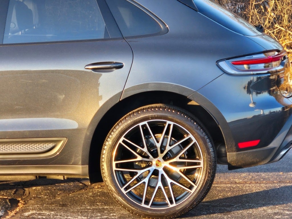 2025 Porsche Macan Base