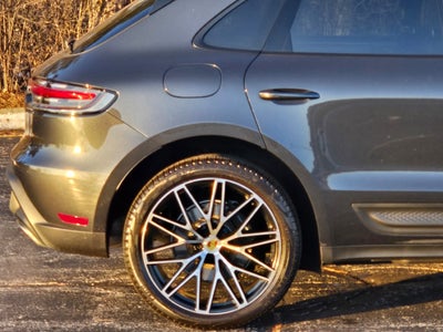 2025 Porsche Macan Base
