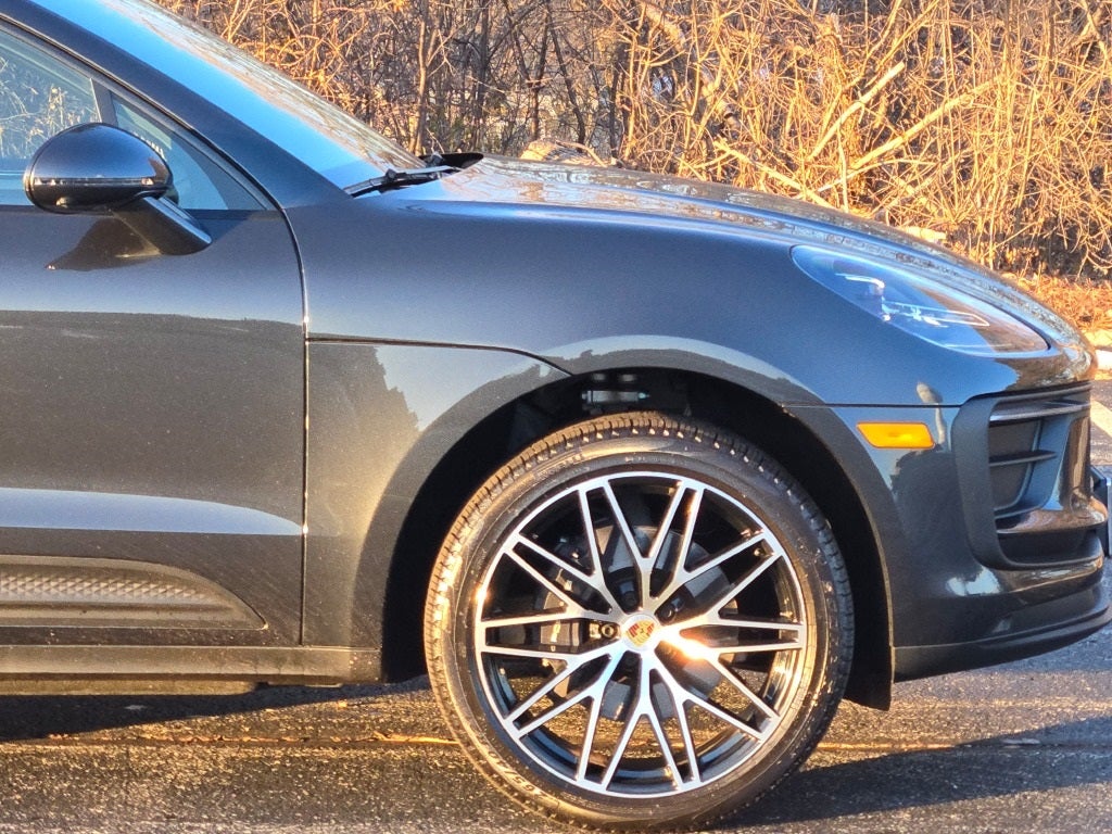 2025 Porsche Macan Base
