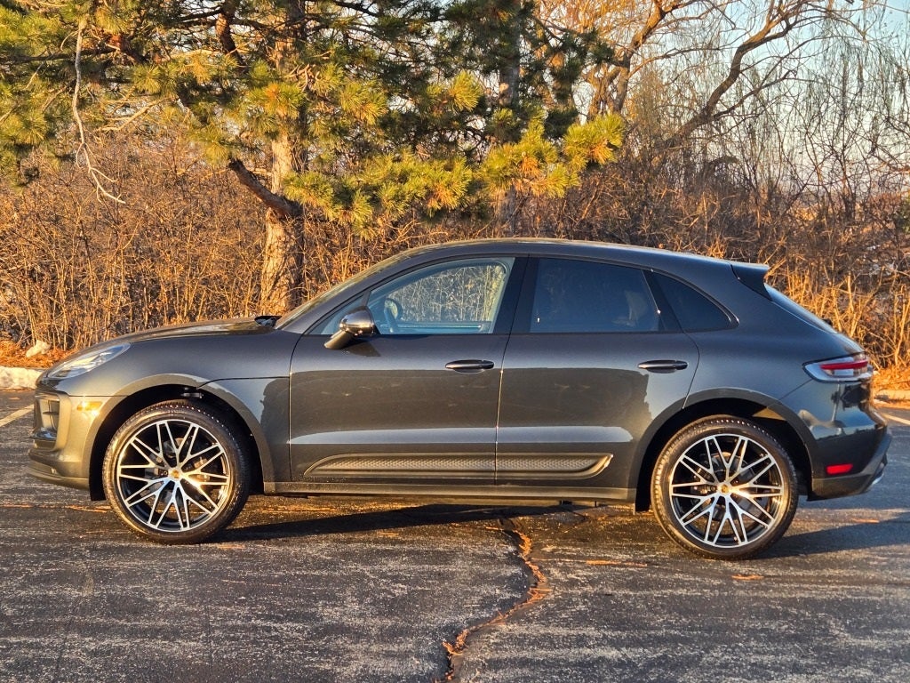 2025 Porsche Macan Base