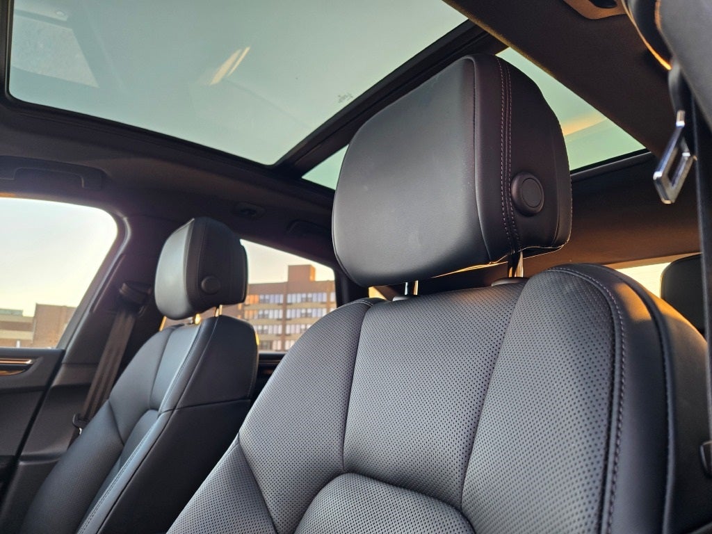 2025 Porsche Macan Base