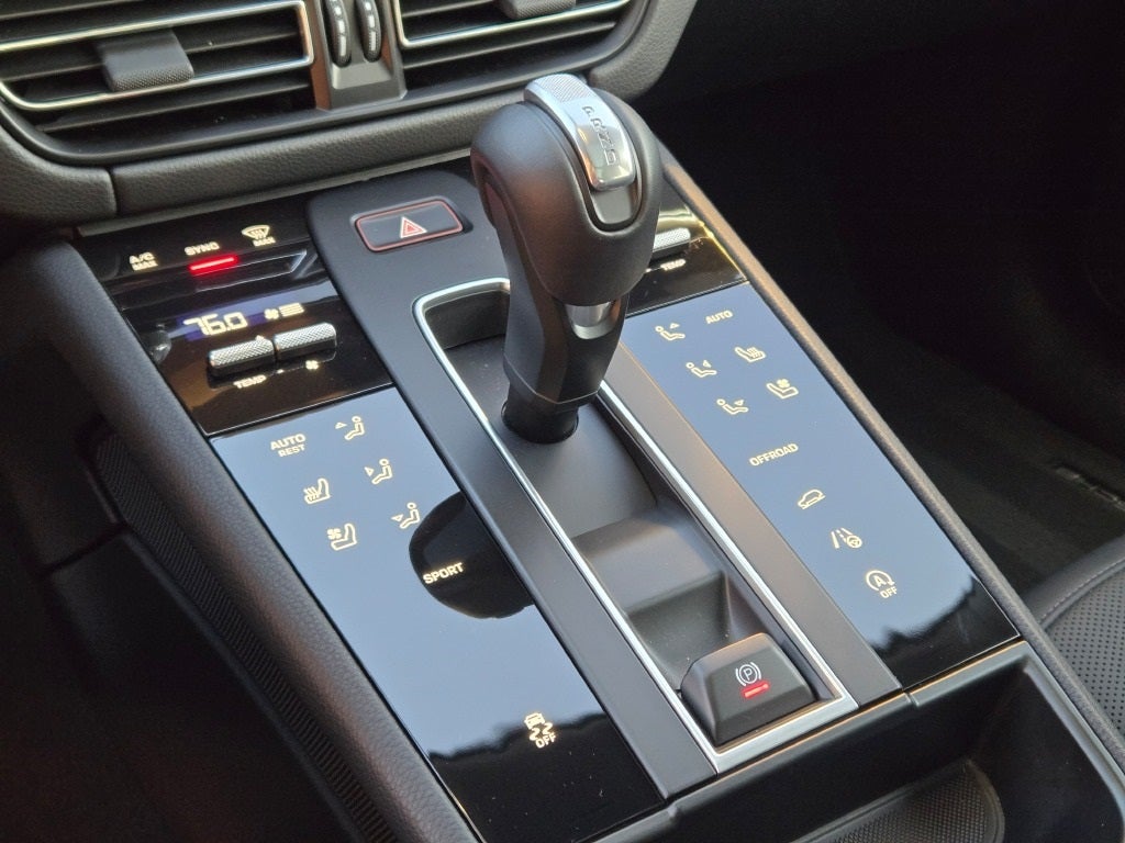 2025 Porsche Macan Base