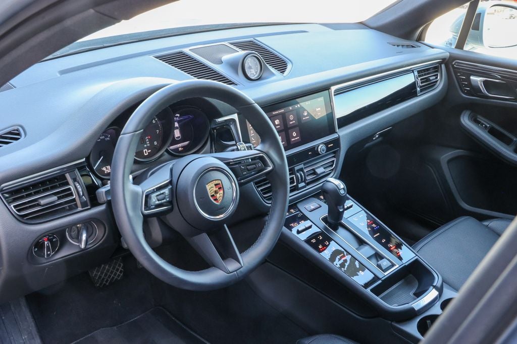 2025 Porsche Macan Base