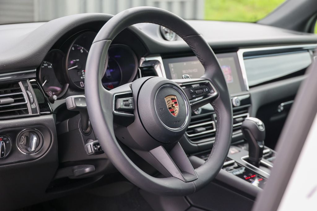 2026 Porsche Macan Base