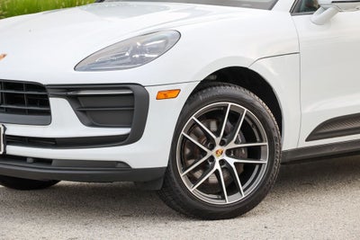 2026 Porsche Macan Base