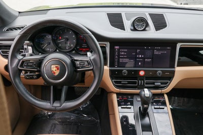 2023 Porsche Macan Base