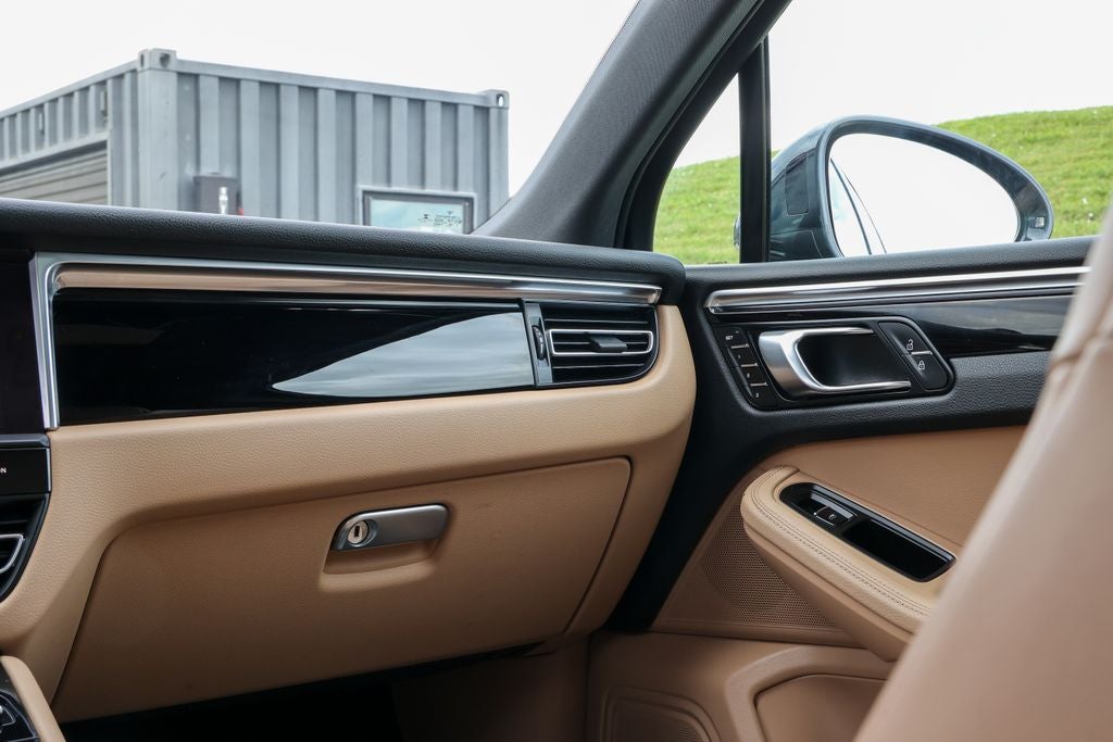 2023 Porsche Macan Base