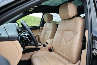2023 Porsche Macan Base