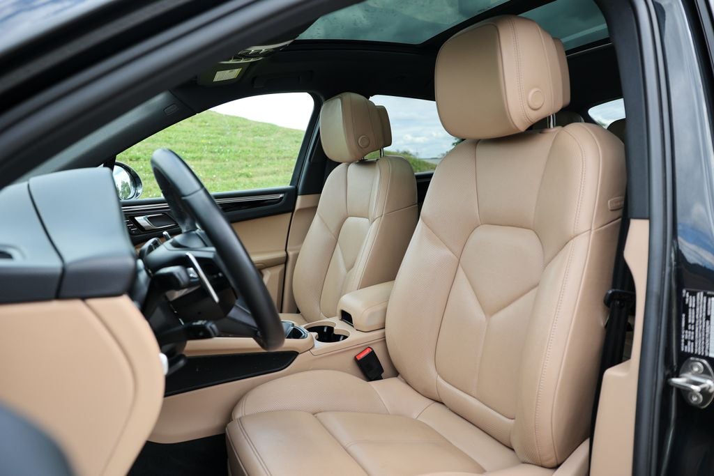 2023 Porsche Macan Base