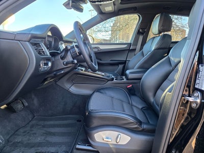 2025 Porsche Macan T