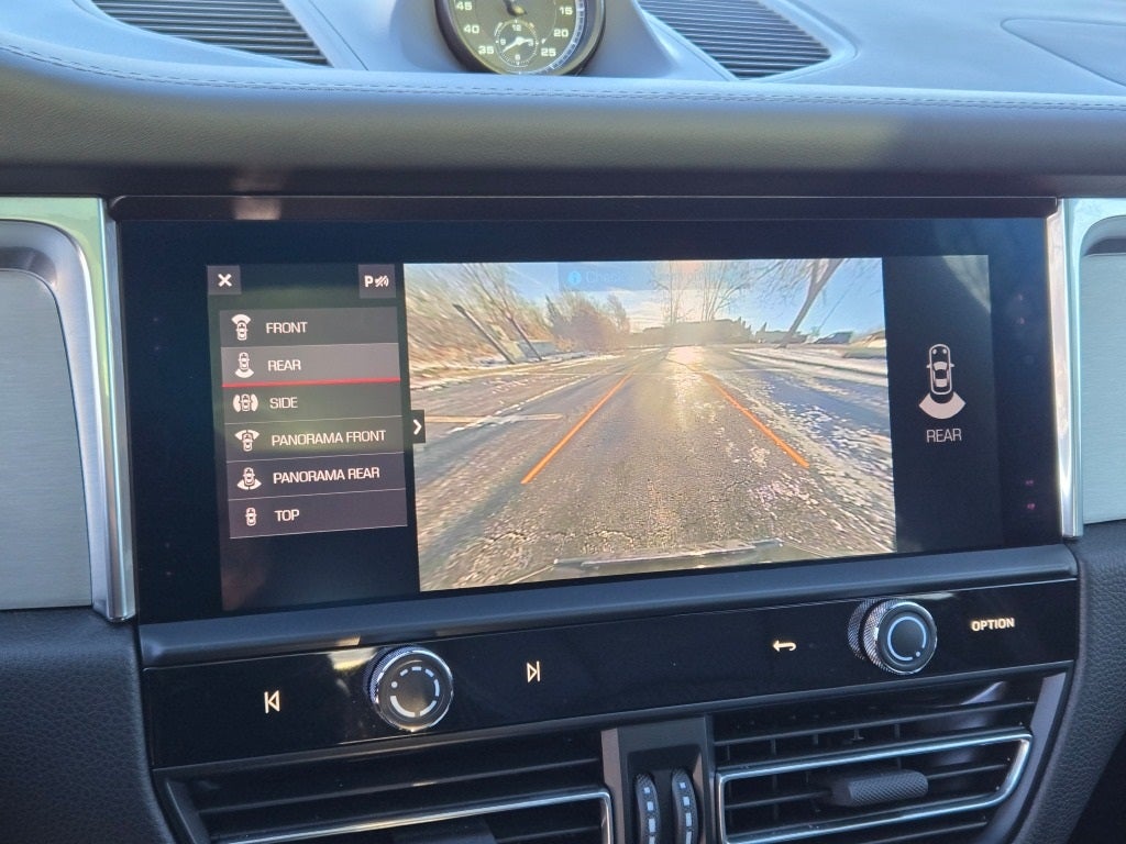 2025 Porsche Macan T