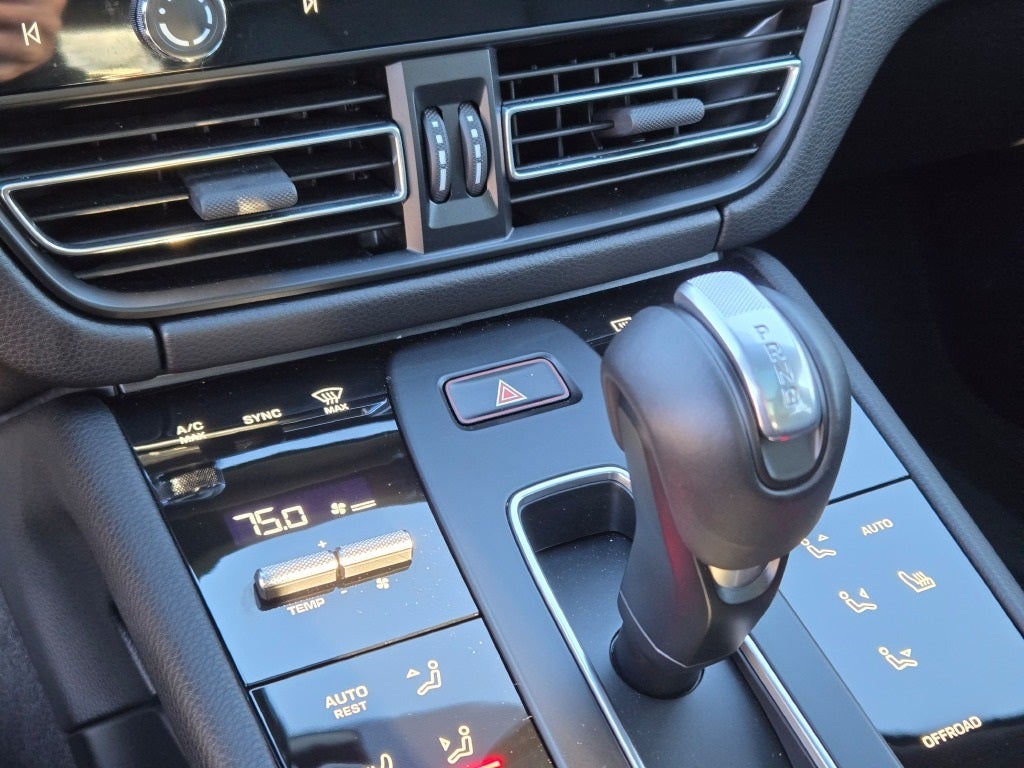 2025 Porsche Macan T