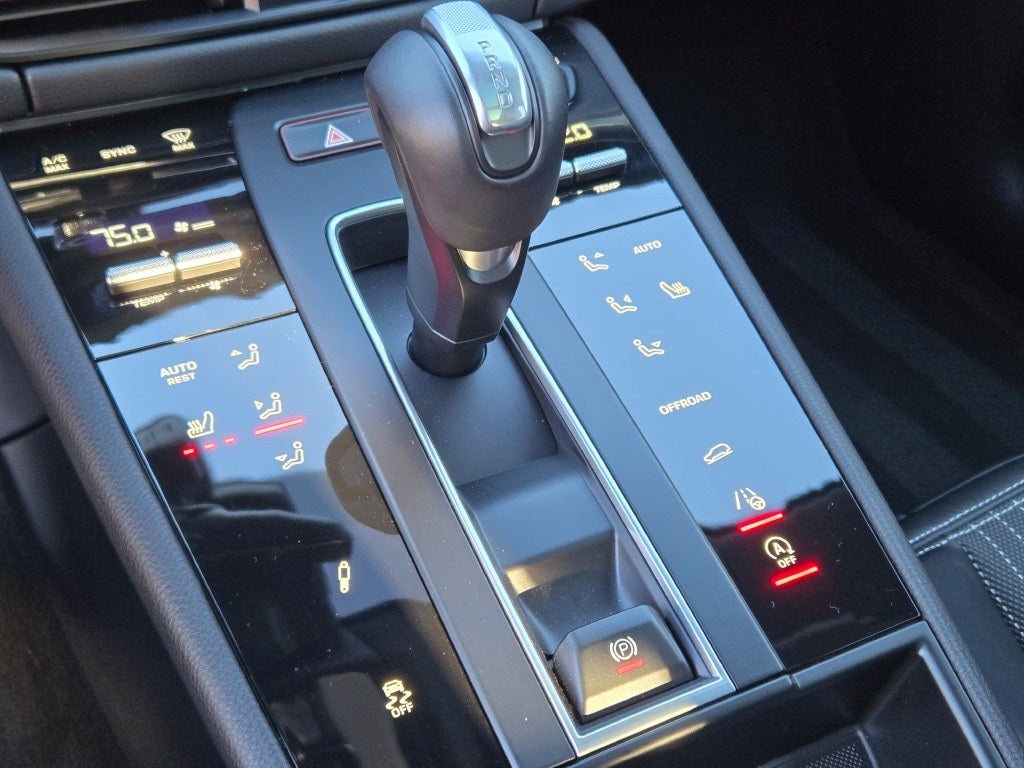 2025 Porsche Macan T