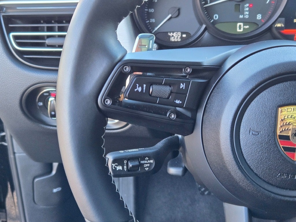 2025 Porsche Macan T