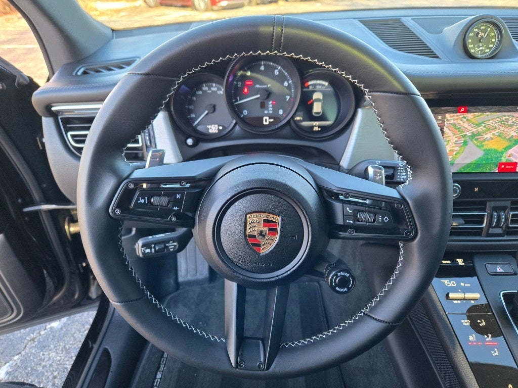 2025 Porsche Macan T