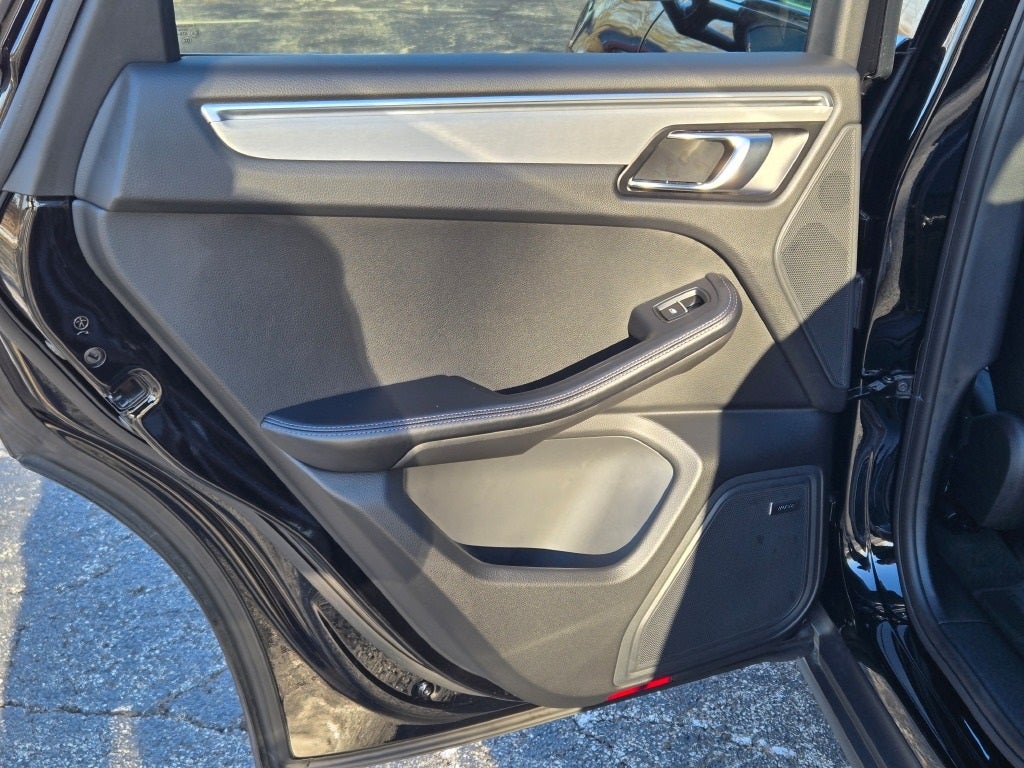 2025 Porsche Macan T