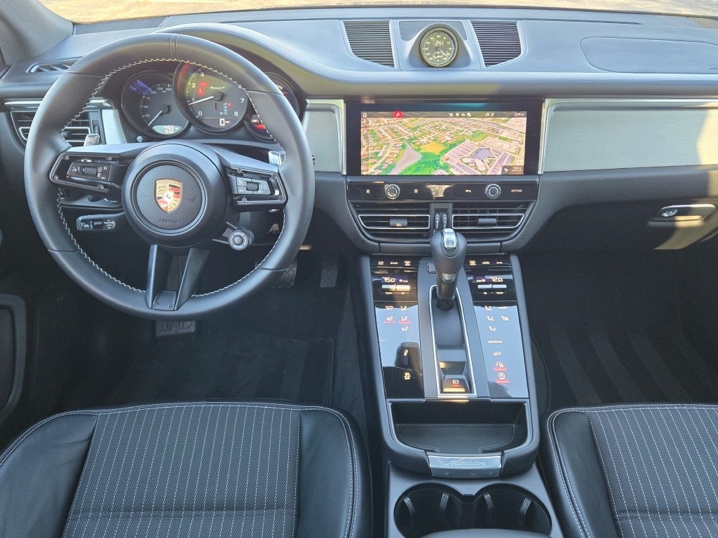 2025 Porsche Macan T