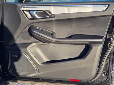 2025 Porsche Macan T