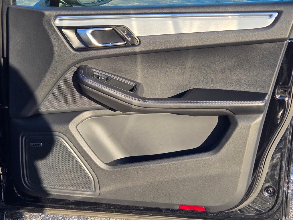 2025 Porsche Macan T