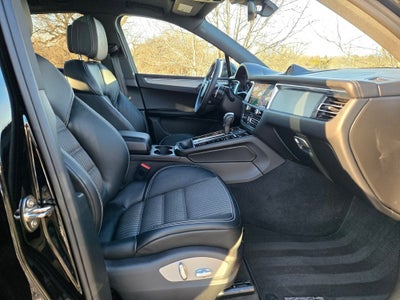 2025 Porsche Macan T