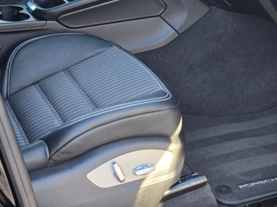 2025 Porsche Macan T