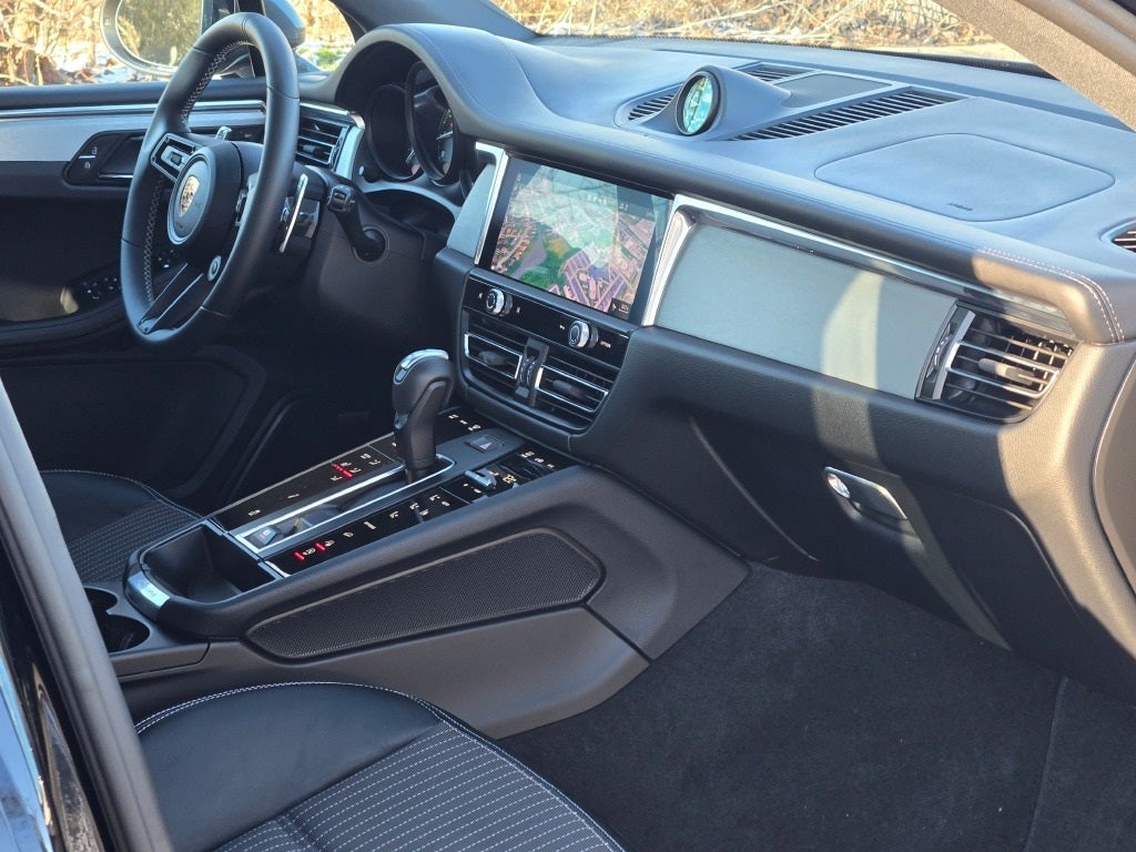 2025 Porsche Macan T