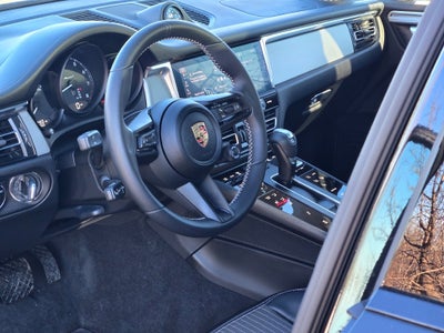 2025 Porsche Macan T