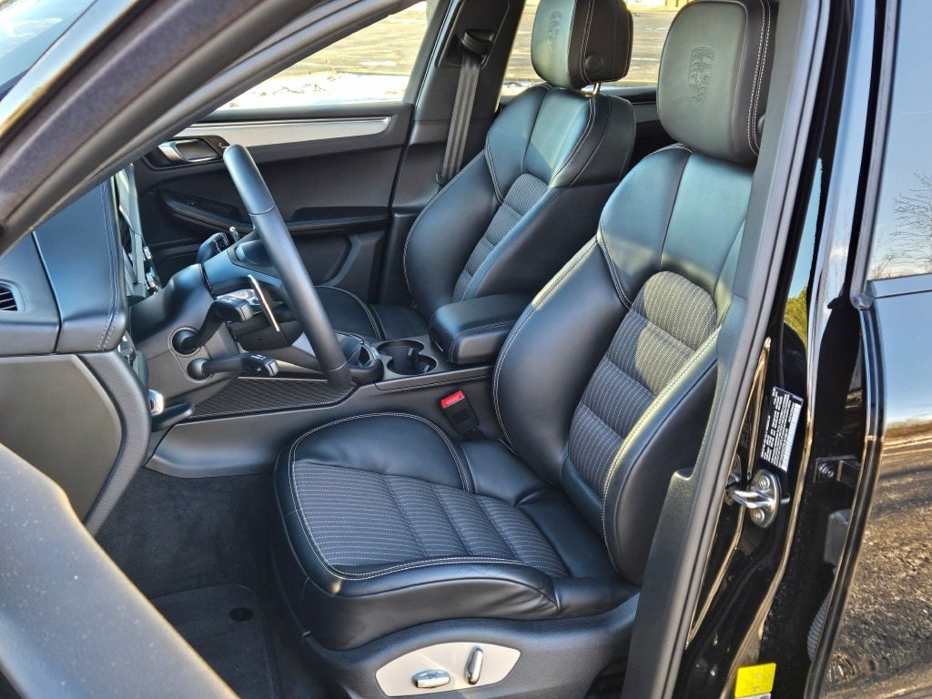 2025 Porsche Macan T