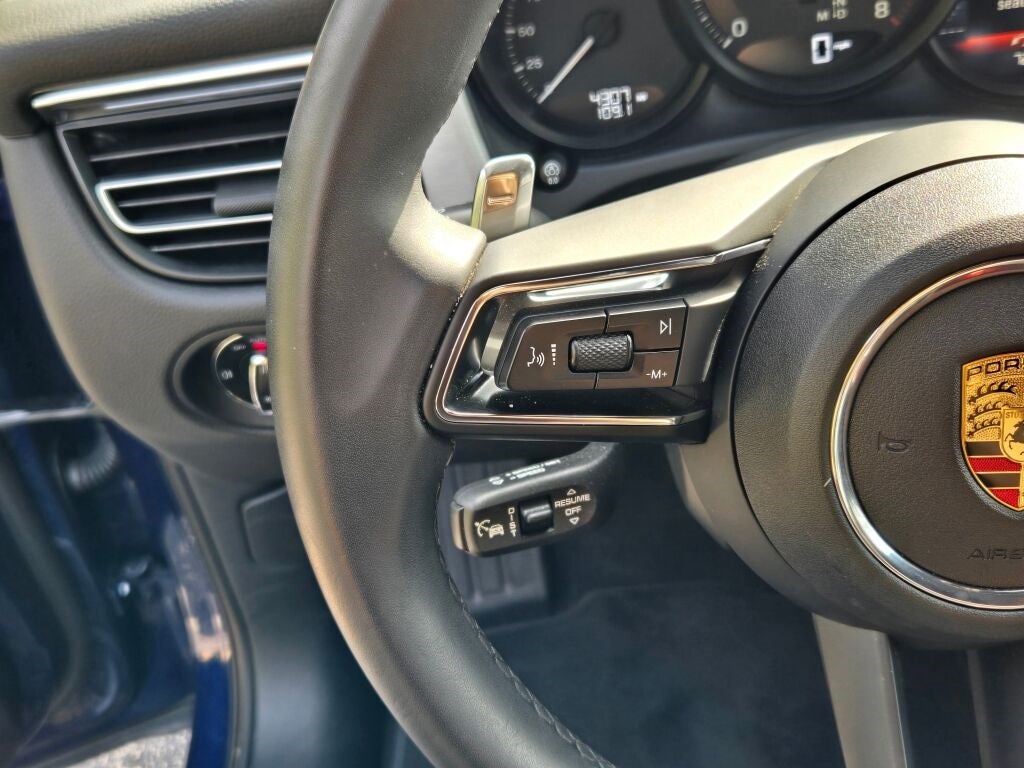 2025 Porsche Macan Base