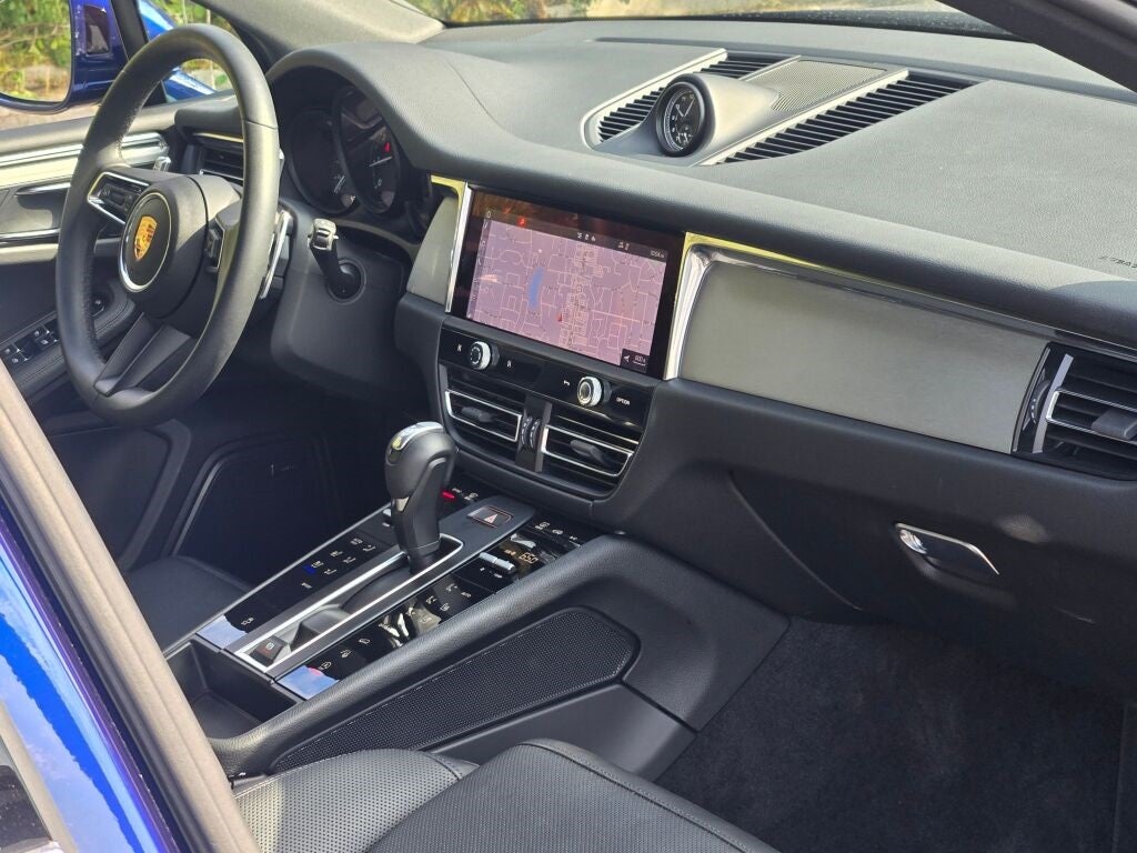 2025 Porsche Macan Base