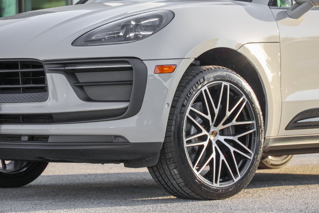 2023 Porsche Macan Base