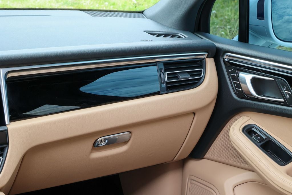 2023 Porsche Macan Base