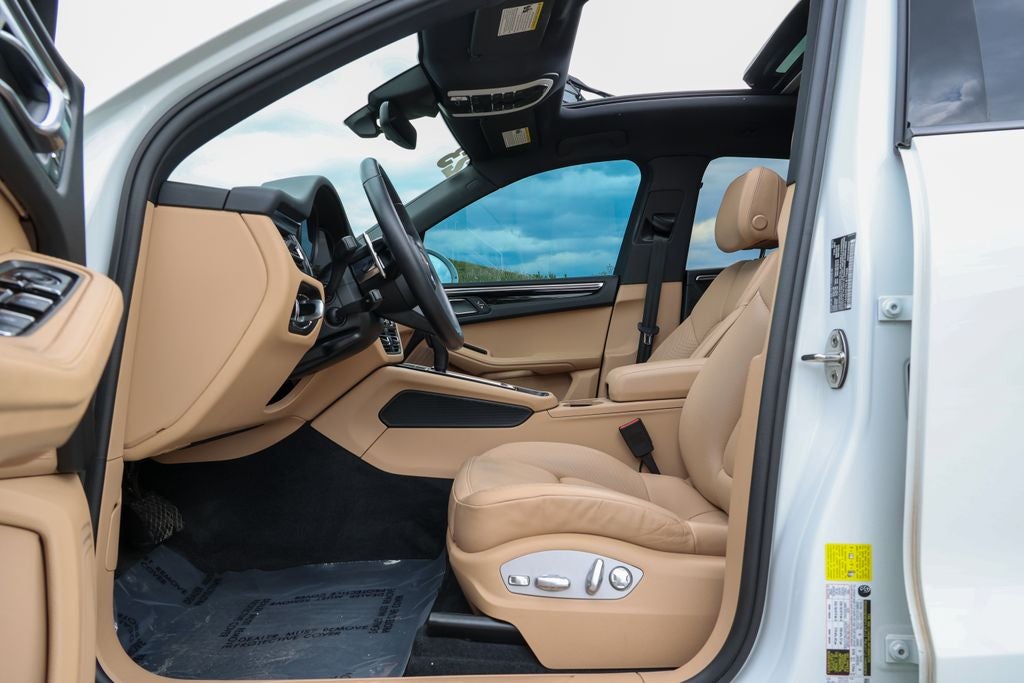 2023 Porsche Macan Base