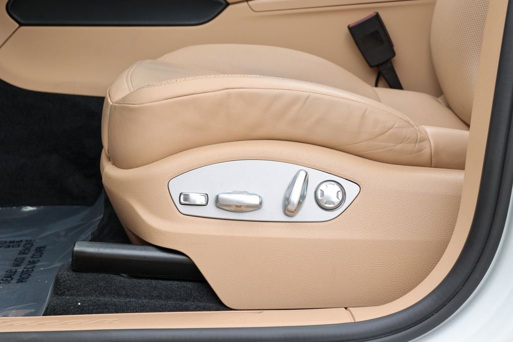 2023 Porsche Macan Base