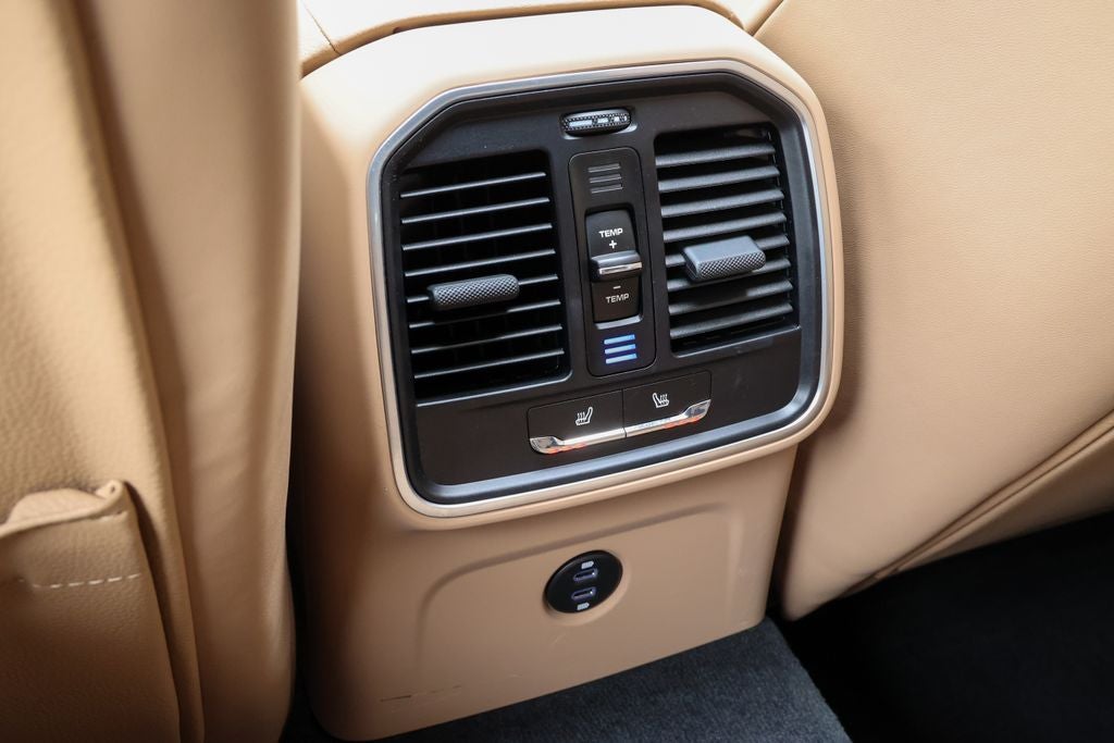 2023 Porsche Macan Base