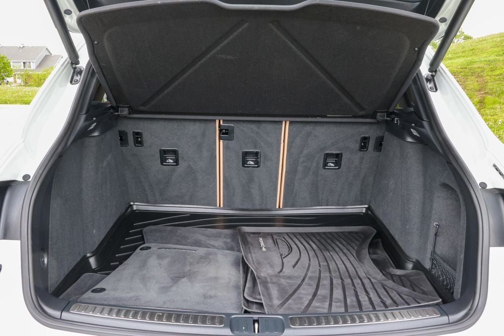 2023 Porsche Macan Base