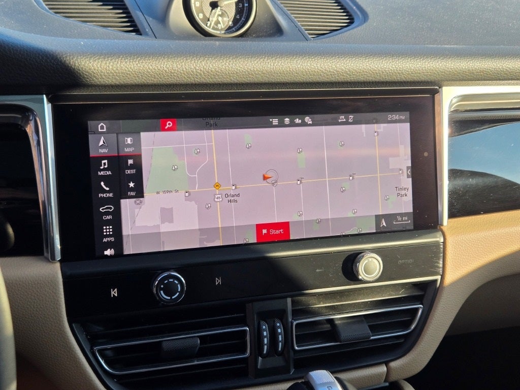 2025 Porsche Macan Base