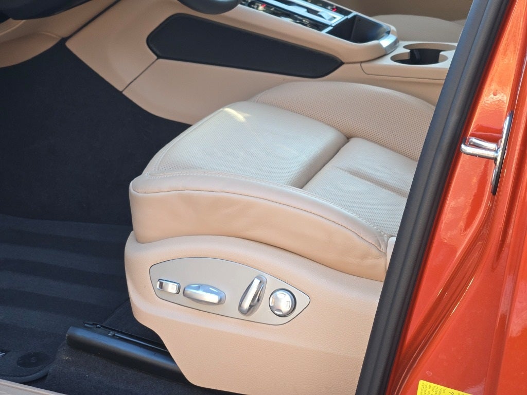 2025 Porsche Macan Base