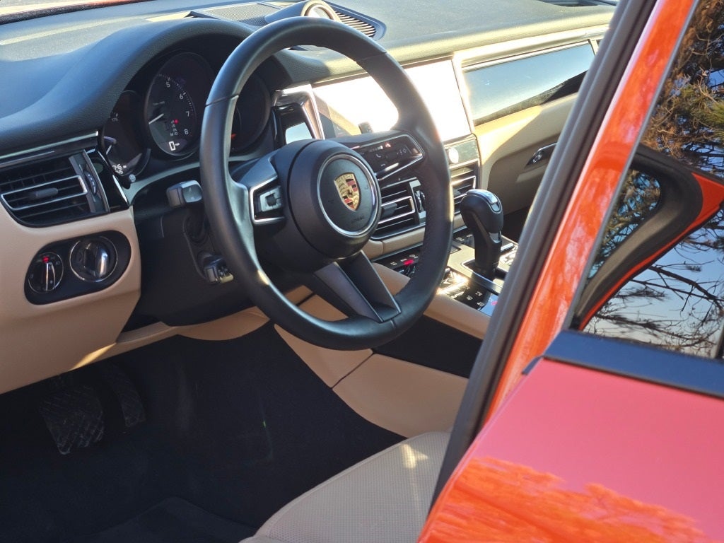 2025 Porsche Macan Base