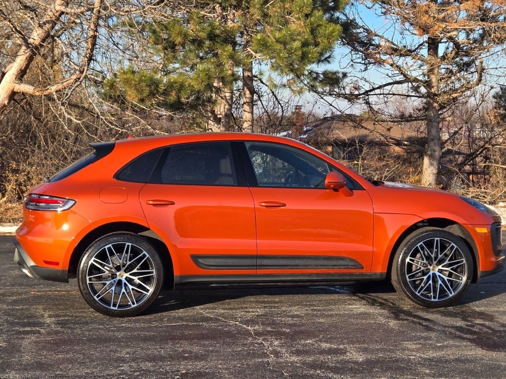 2025 Porsche Macan Base
