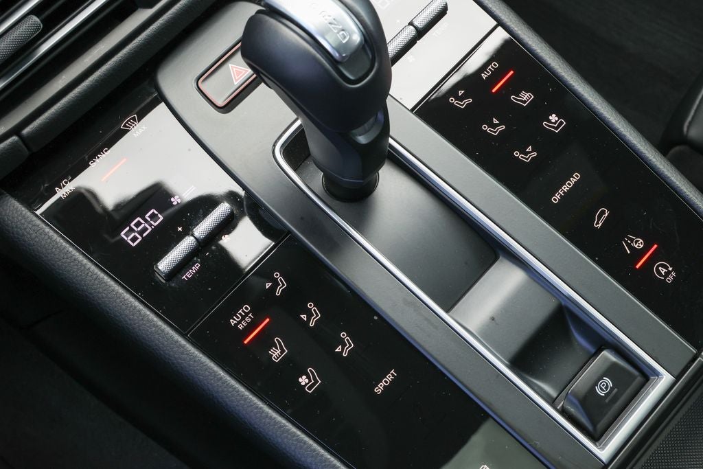 2026 Porsche Macan Base