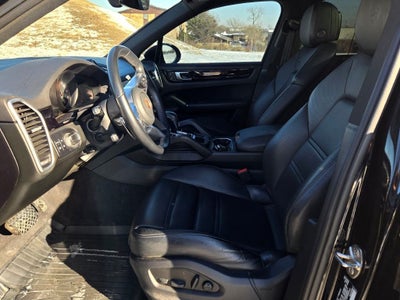 2022 Porsche Cayenne Base