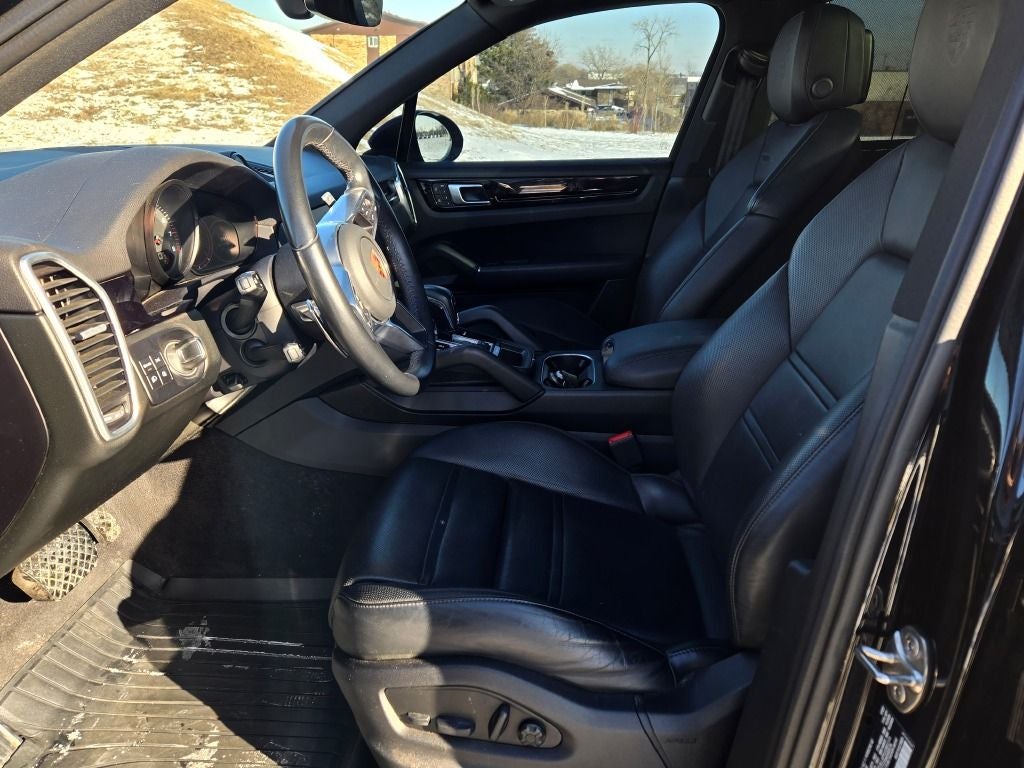 2022 Porsche Cayenne Base
