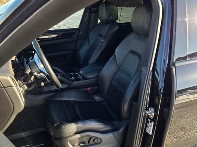 2022 Porsche Cayenne Base
