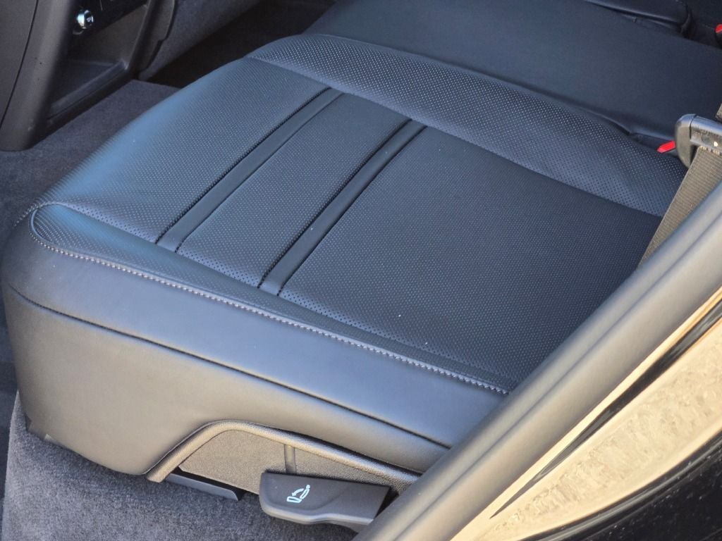 2025 Porsche Cayenne Base