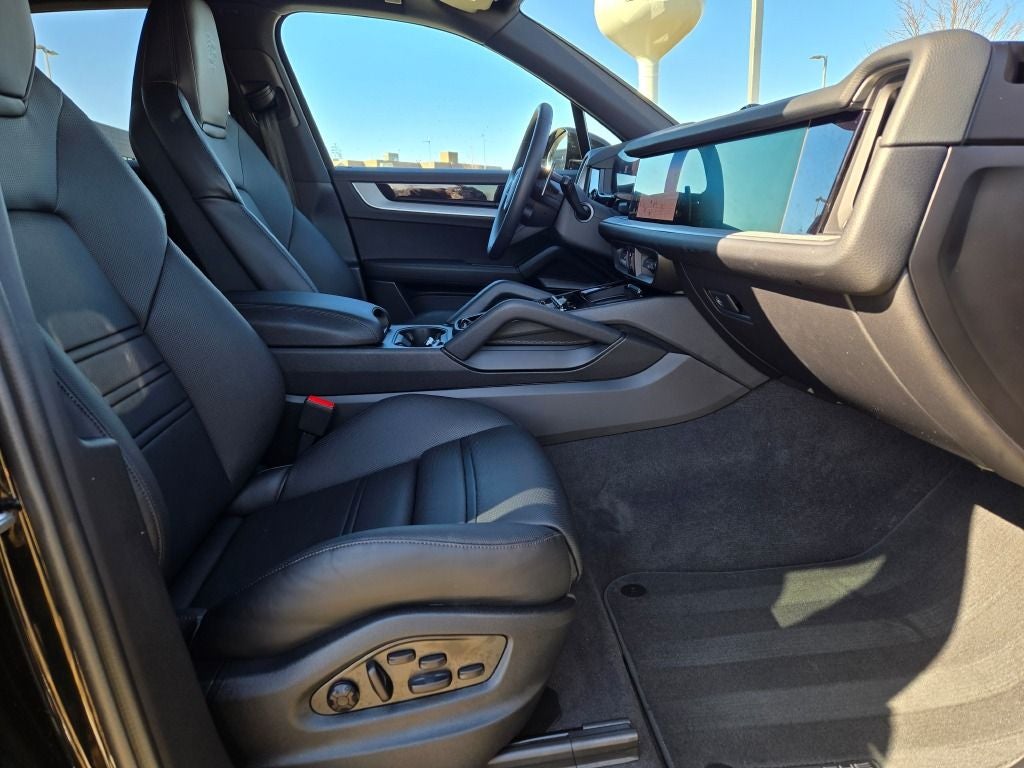 2025 Porsche Cayenne Base
