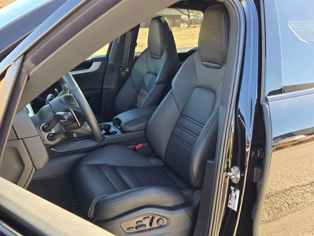 2025 Porsche Cayenne Base