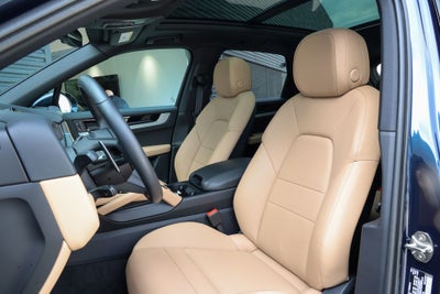 2025 Porsche Cayenne Base