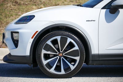2025 Porsche Macan Electric 4
